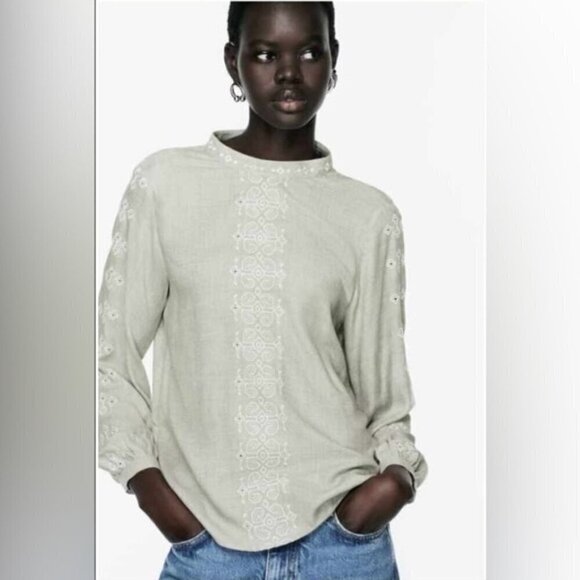 Zara, Ladies Top with Cutwork Embroidery. Size: S. NWT. (1398) - Picture 1 of 8